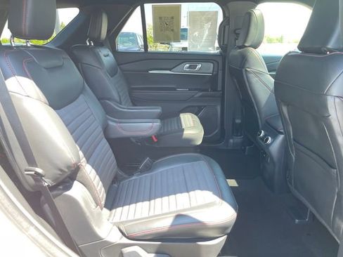 Used 2025 Ford Explorer ST-Line AWD/4WD image 34