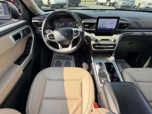 Used 2021 Ford Explorer XLT w/ Equipment Group 202A AWD/4WD image 16