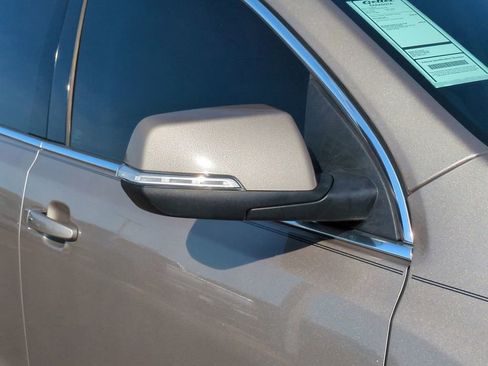 Used 2022 GMC Acadia SLE image 11