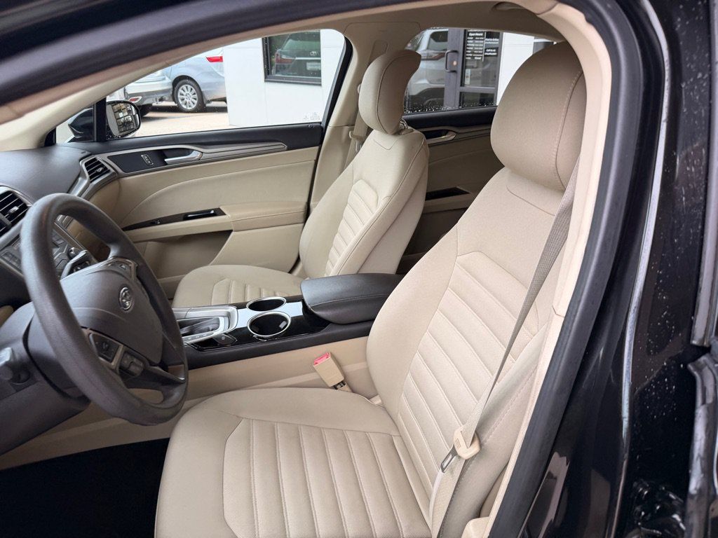 Used 2013 Ford Fusion SE FWD image 10