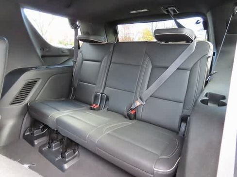 Used 2023 GMC Yukon SLT image 14