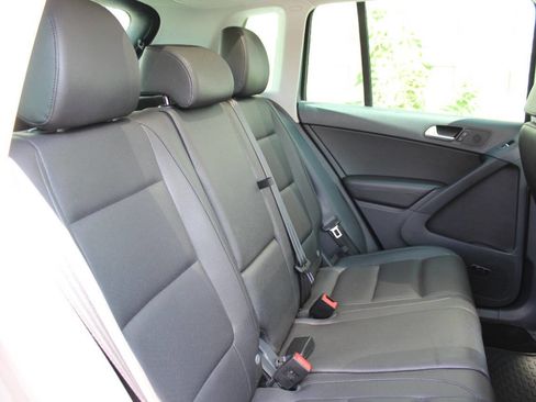 Used 2014 Volkswagen Tiguan SEL image 18