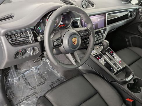 New 2026 Porsche Macan AWD/4WD image 4
