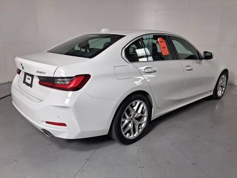 Used 2025 BMW 330i Sedan w/ Convenience Package RWD image 4