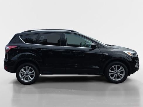 Used 2018 Ford Escape SE w/ SE Sync 3 Package image 3