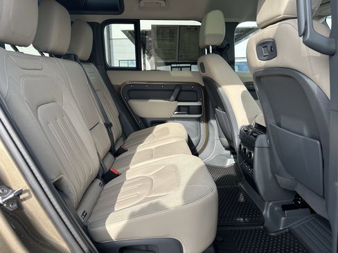 Used 2020 Land Rover Defender 110 HSE image 26