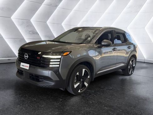 Used 2025 Nissan Kicks SR AWD/4WD image 3