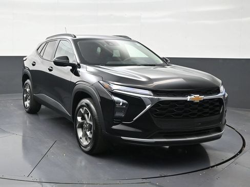 Used 2025 Chevrolet Trax LT FWD image 7
