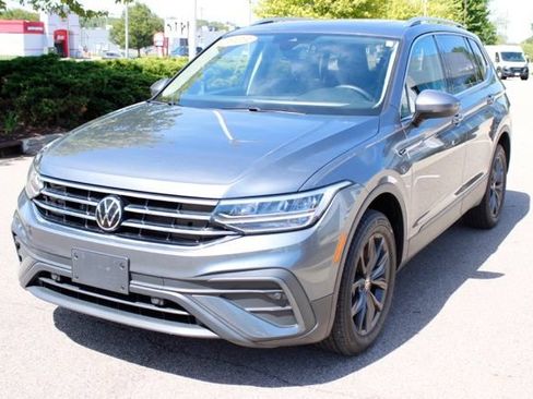 Used 2023 Volkswagen Tiguan SE w/ Panoramic Sunroof Package AWD/4WD image 6