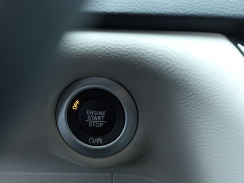 Used 2023 Chrysler Voyager LX image 20