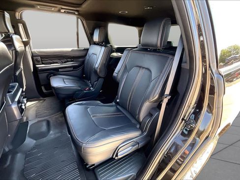 Used 2024 Ford Expedition Platinum AWD/4WD image 21