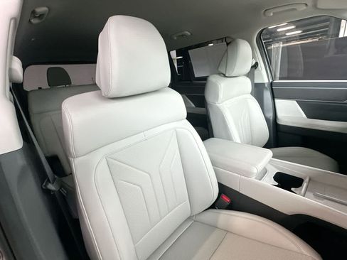 Used 2025 Hyundai Santa Fe SEL FWD image 27