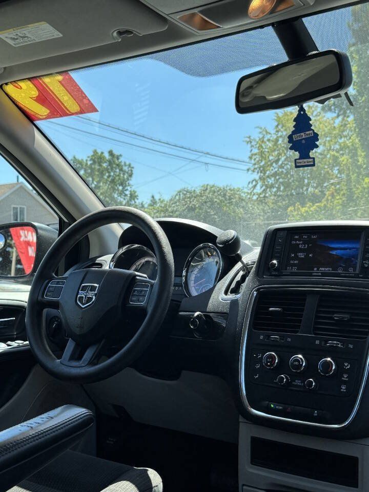 Used 2019 Dodge Grand Caravan SE w/ UConnect Hands-Free Group FWD image 11