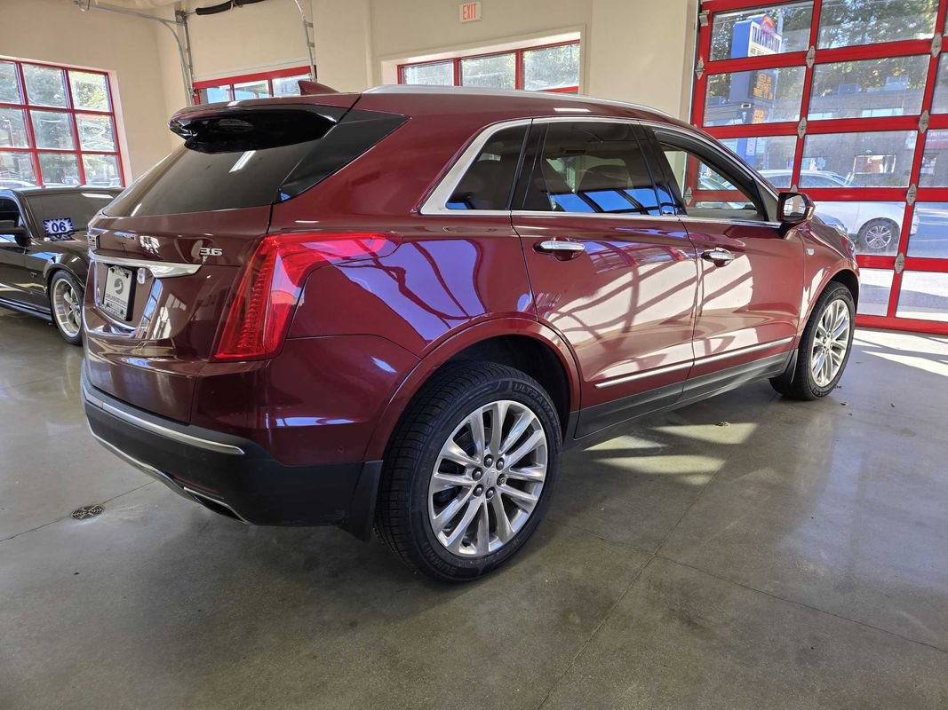 Used 2017 Cadillac XT5 Platinum w/ Driver Assist Package AWD/4WD image 7
