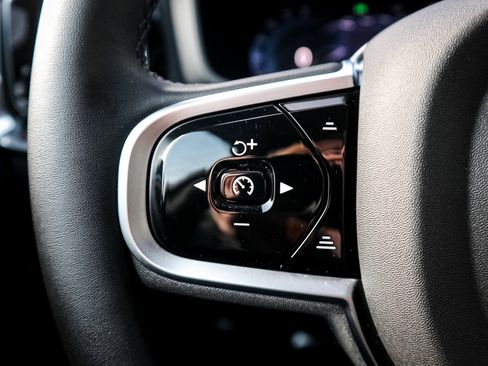 Used 2025 Volvo V60 B5 Cross Country Plus image 19