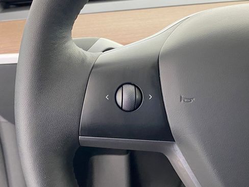 Used 2023 Tesla Model Y Long Range image 18