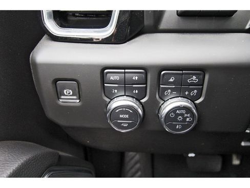Used 2025 GMC Sierra 2500 Denali w/ Denali Reserve Package AWD/4WD image 17