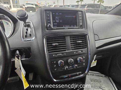 Used 2020 Dodge Grand Caravan SE FWD image 8