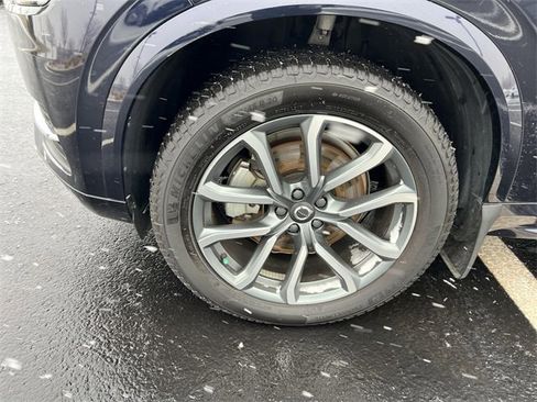 Used 2019 Volvo XC90 T5 Momentum w/ Multimedia Package image 8