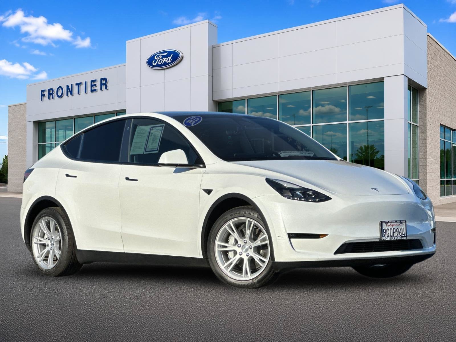 Used 2023 Tesla Model Y Long Range AWD/4WD image 1