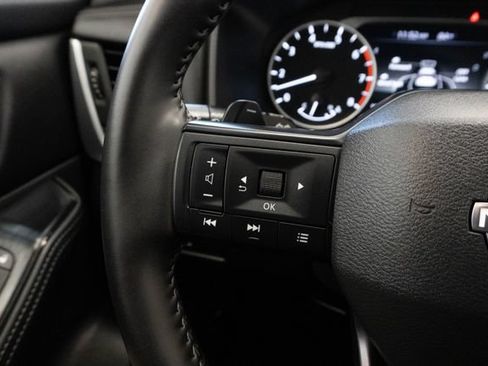 Used 2025 Nissan Rogue SV FWD image 10