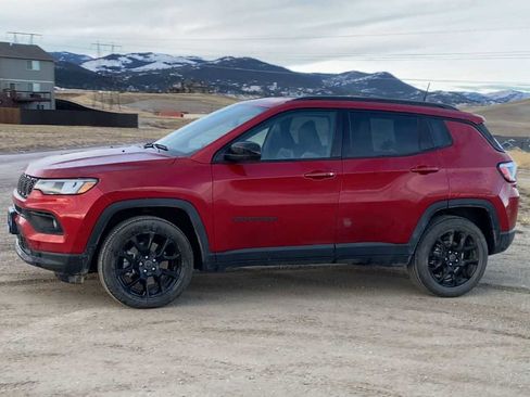 Used 2025 Jeep Compass Latitude w/ Altitude Special Edition image 5