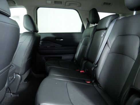 New 2026 Nissan Pathfinder SL AWD/4WD image 17