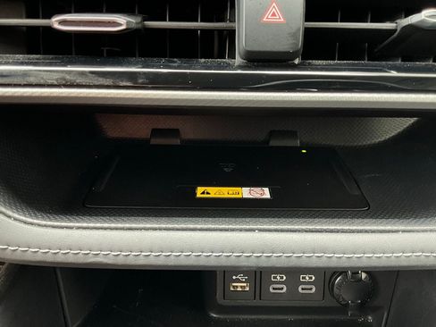 Used 2023 Toyota Highlander Platinum image 32