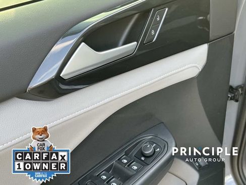 Used 2022 Volkswagen Taos SEL w/ Panoramic Sunroof Package image 12