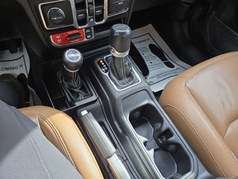 Used 2021 Jeep Gladiator Rubicon AWD/4WD image 22