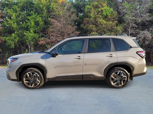 Used 2025 Subaru Forester Premium AWD/4WD image 22