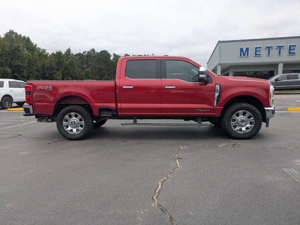 Used 2023 Ford F250 Lariat w/ Lariat Ultimate Package AWD/4WD image 3