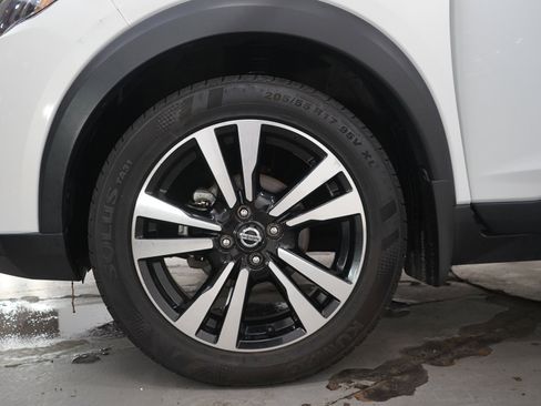 Used 2018 Nissan Kicks SV FWD image 26