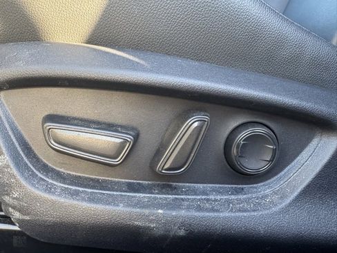 Used 2025 Toyota Camry SE image 15