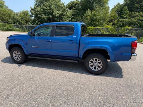 Used 2018 Toyota Tacoma SR5 RWD image 7
