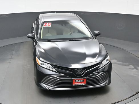 Used 2020 Toyota Camry XLE image 30