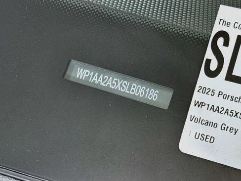 Certified 2025 Porsche Macan AWD/4WD image 27