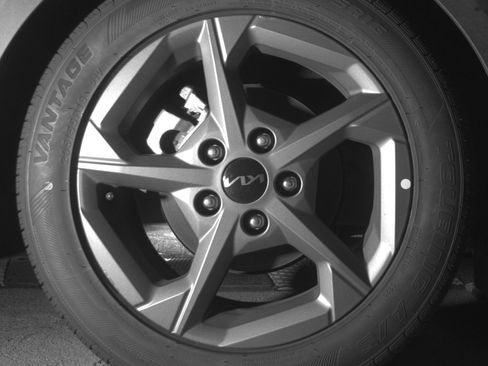 Used 2025 Kia K4 LXS image 15