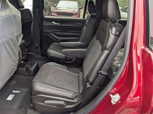 New 2025 Jeep Grand Cherokee L Altitude image 10