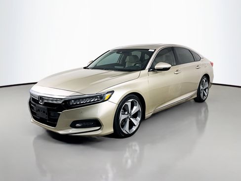 Used 2019 Honda Accord Touring image 4