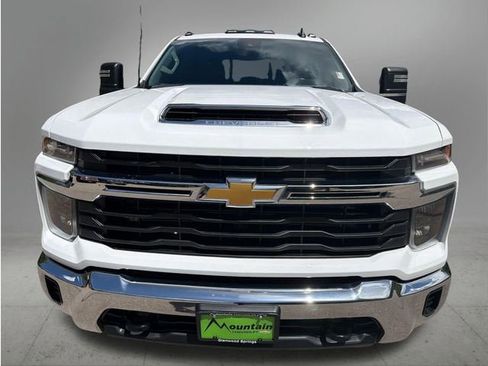 Used 2024 Chevrolet Silverado 3500 LT AWD/4WD image 8