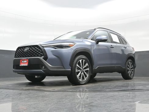 Used 2022 Toyota Corolla Cross XLE image 30