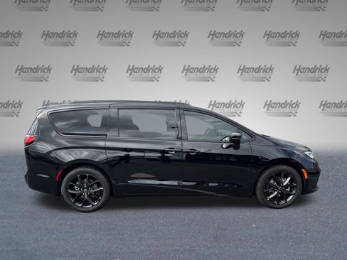 New 2026 Chrysler Pacifica Limited FWD image 9