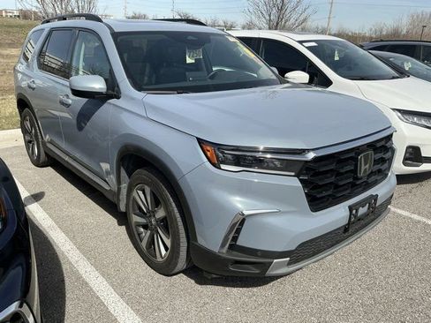 Used 2024 Honda Pilot Touring image 4