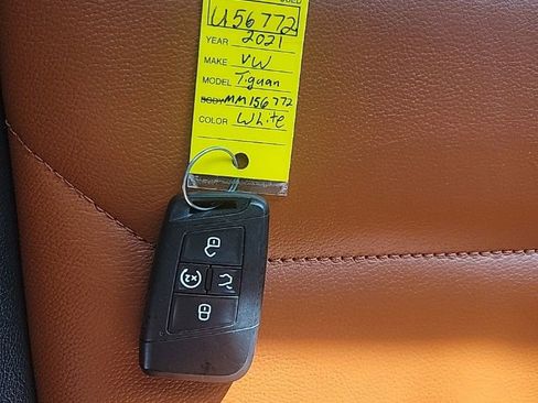 Certified 2021 Volkswagen Tiguan SEL Premium R-Line image 36