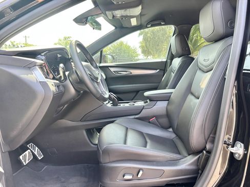 Used 2025 Cadillac XT5 Luxury FWD image 9