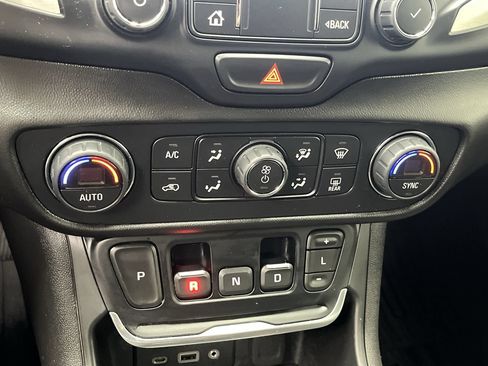 Certified 2019 GMC Terrain SLE w/ Driver Convenience Package AWD/4WD image 21