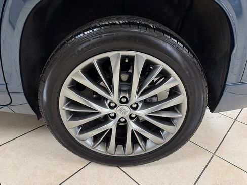 Used 2025 Buick Enclave Avenir w/ Super Cruise Package image 28