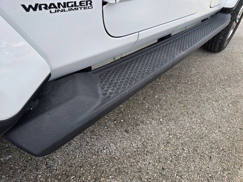 Used 2020 Jeep Wrangler Unlimited Sahara image 20