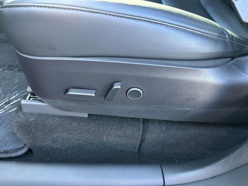 Used 2022 Tesla Model Y Long Range image 18